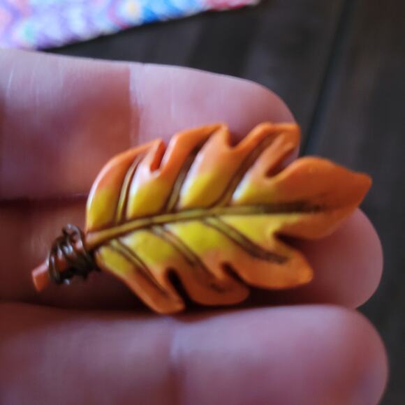 LOT OF 4 VINTAGE Baltimore Maryland Themed Travel Pins Pinback - Picture 5 of 9